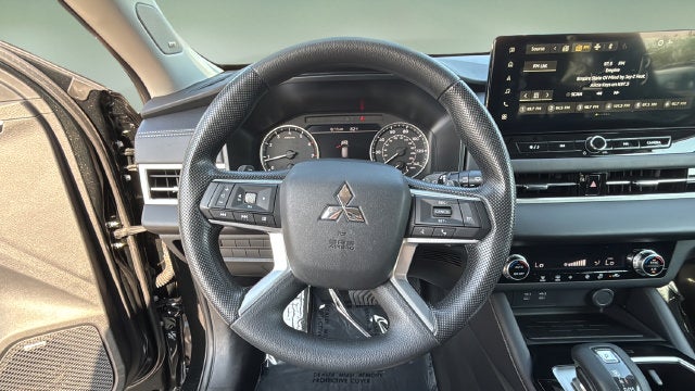 2025 Mitsubishi Outlander ES