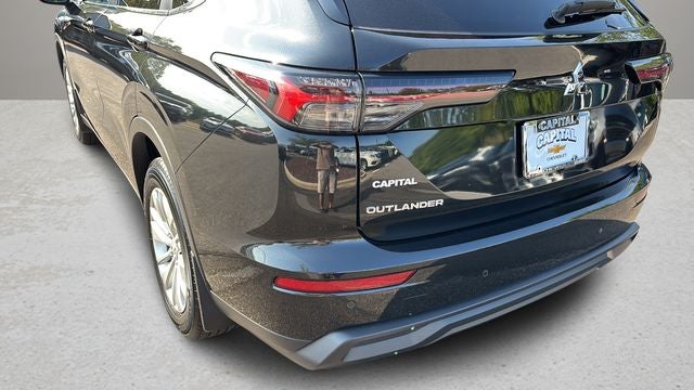 2025 Mitsubishi Outlander ES