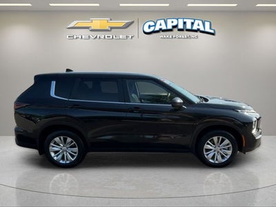 2025 Mitsubishi Outlander ES