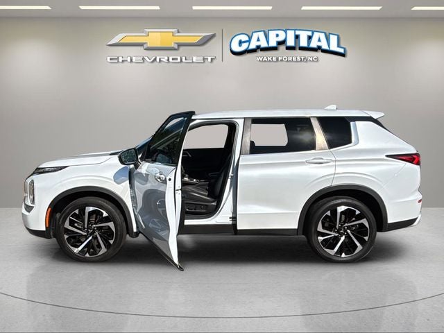 2023 Mitsubishi Outlander SE