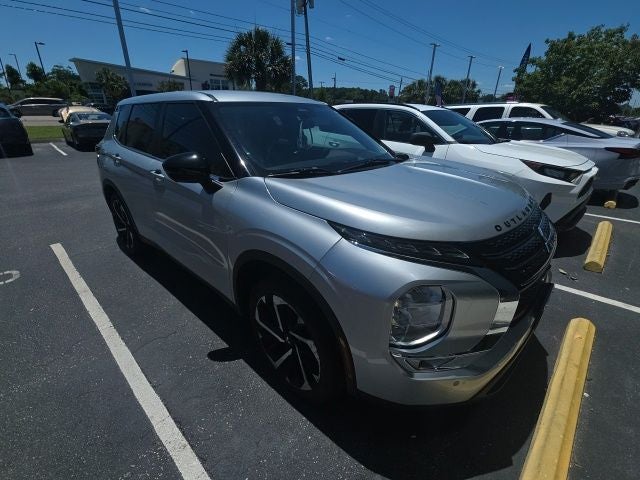 2022 Mitsubishi Outlander SE