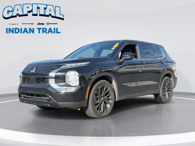 2023 Mitsubishi Outlander Base