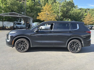 2023 Mitsubishi Outlander Base