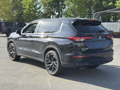 2023 Mitsubishi Outlander Base