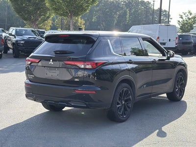 2023 Mitsubishi Outlander Base