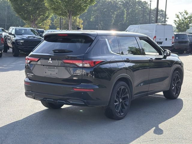 2023 Mitsubishi Outlander Base