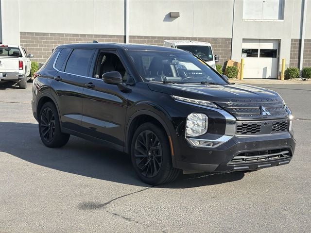 2023 Mitsubishi Outlander Base