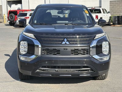 2023 Mitsubishi Outlander Base