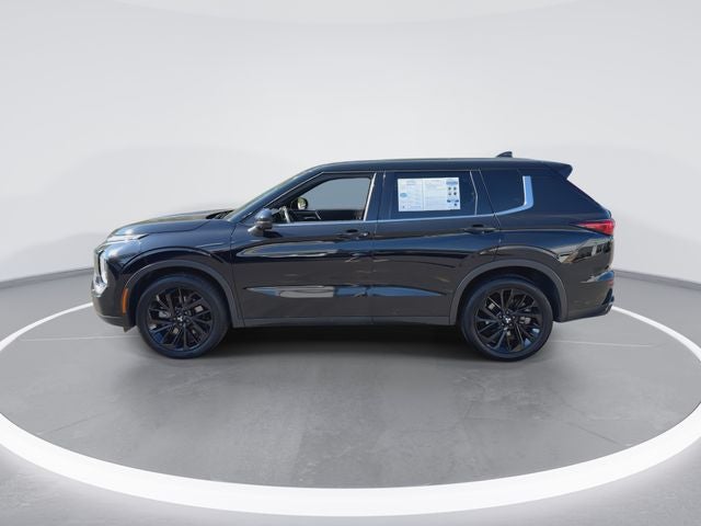 2023 Mitsubishi Outlander Base