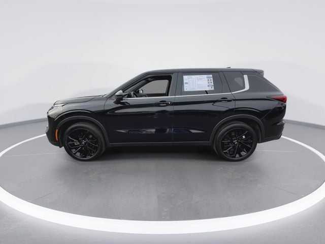 2023 Mitsubishi Outlander Base