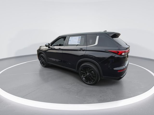 2023 Mitsubishi Outlander Base