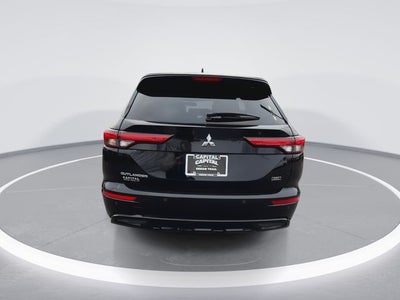 2023 Mitsubishi Outlander Base