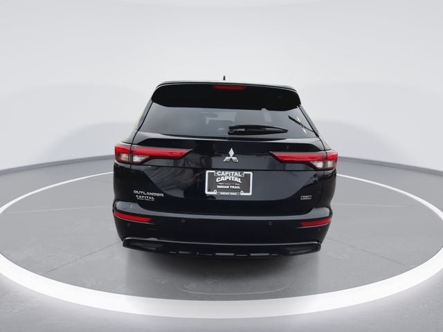 2023 Mitsubishi Outlander Base