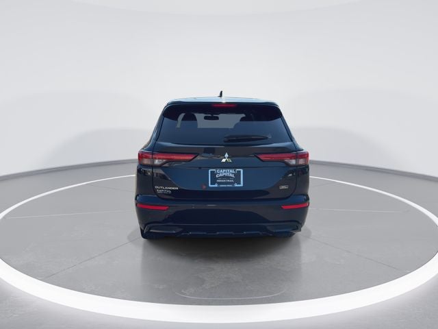 2023 Mitsubishi Outlander Base
