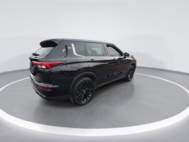 2023 Mitsubishi Outlander Base