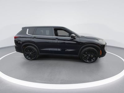 2023 Mitsubishi Outlander Base