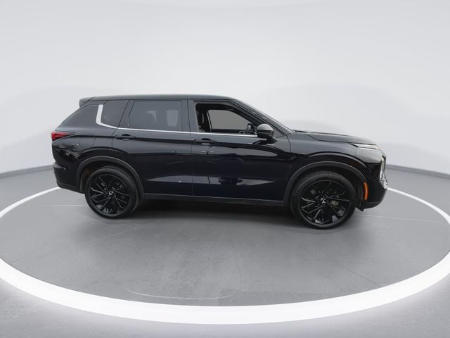 2023 Mitsubishi Outlander Base