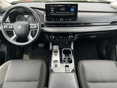 2025 Mitsubishi Outlander ES