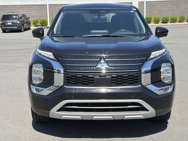 2024 Mitsubishi Outlander Base