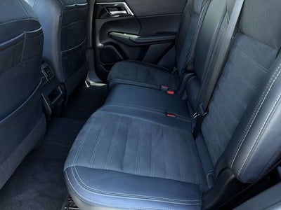 2024 Mitsubishi Outlander Base