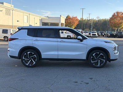 2024 Mitsubishi Outlander SE