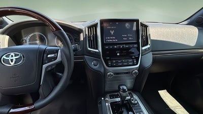 2017 Toyota Land Cruiser Base