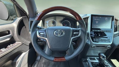 2017 Toyota Land Cruiser Base