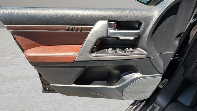 2017 Toyota Land Cruiser Base