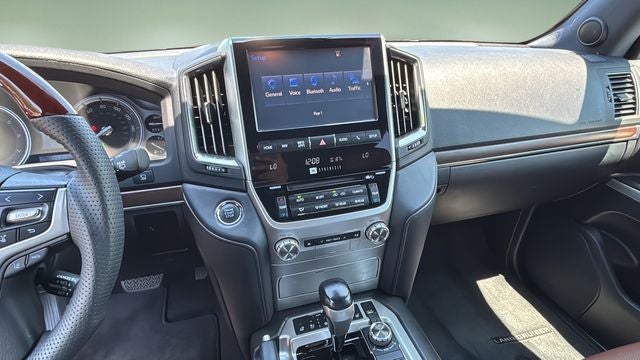 2017 Toyota Land Cruiser Base