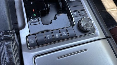 2017 Toyota Land Cruiser Base