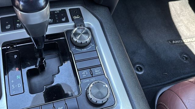 2017 Toyota Land Cruiser Base