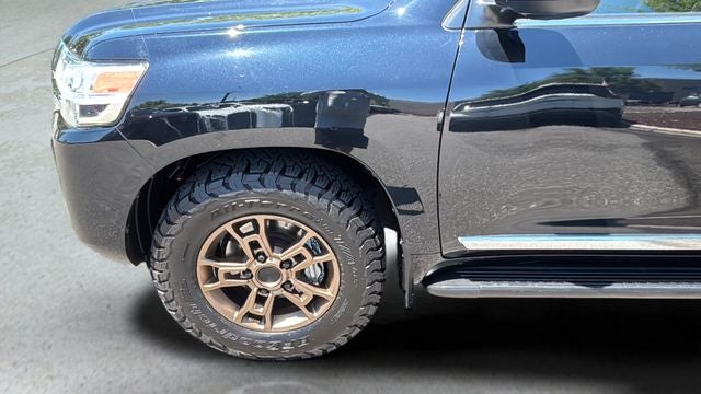 2017 Toyota Land Cruiser Base