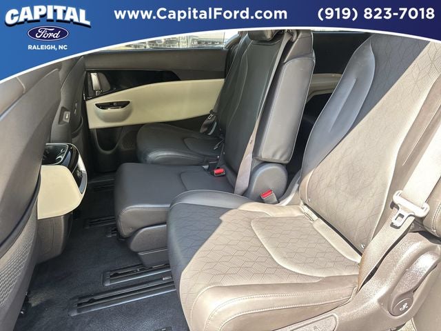 2024 Kia Carnival EX