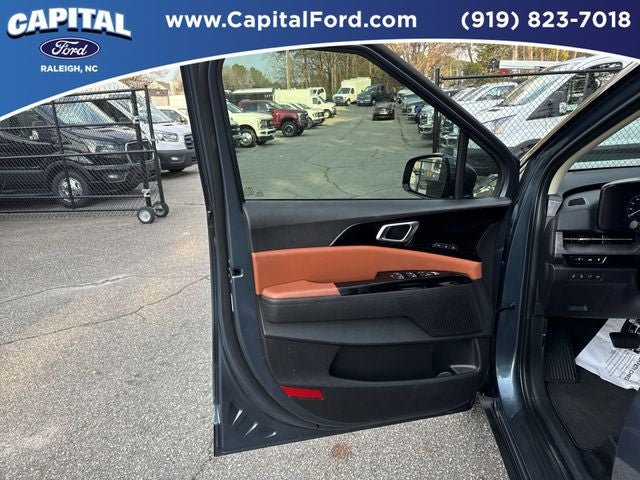 2024 Kia Carnival SX