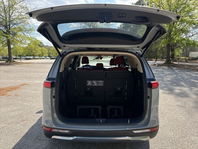 2023 Kia Carnival SX