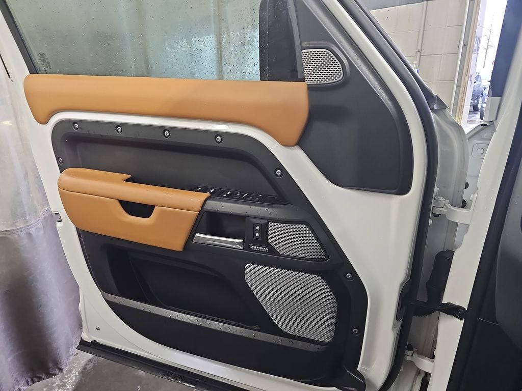 2023 Land Rover Defender 130 X-Dynamic SE