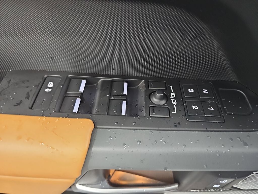 2023 Land Rover Defender 130 X-Dynamic SE