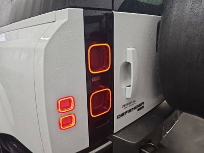 2023 Land Rover Defender 130 X-Dynamic SE