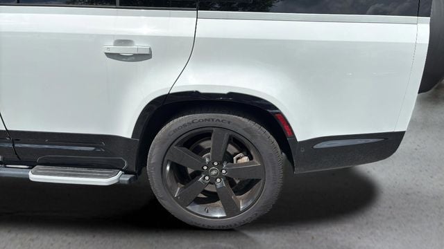 2023 Land Rover Defender 130 X-Dynamic SE