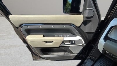 2022 Land Rover Defender 110 SE