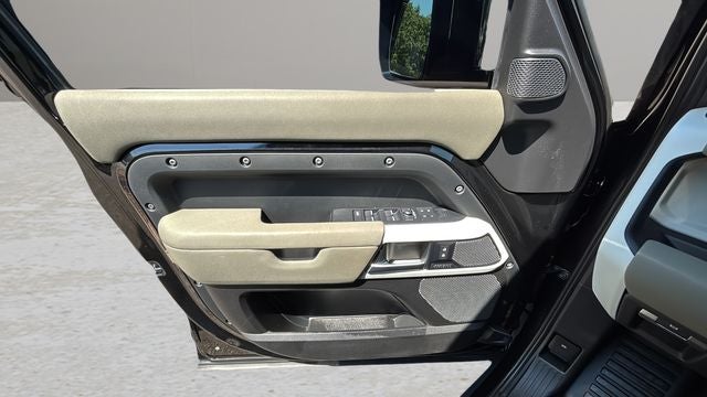 2022 Land Rover Defender 110 SE
