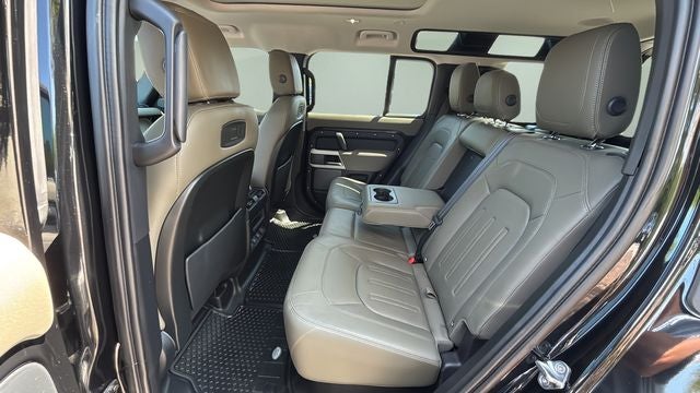 2022 Land Rover Defender 110 SE