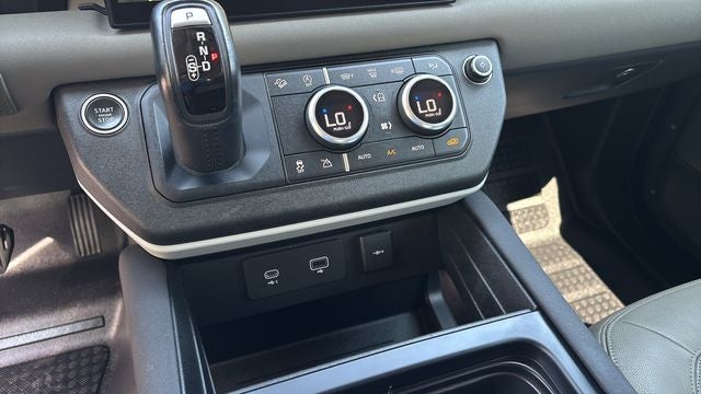 2022 Land Rover Defender 110 SE