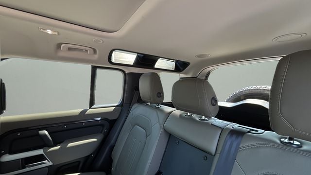 2022 Land Rover Defender 110 SE