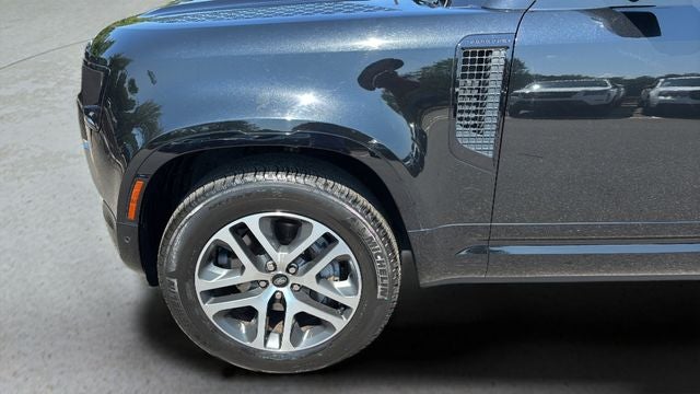 2022 Land Rover Defender 110 SE