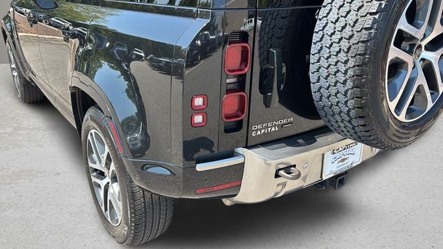 2022 Land Rover Defender 110 SE