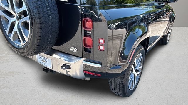 2022 Land Rover Defender 110 SE