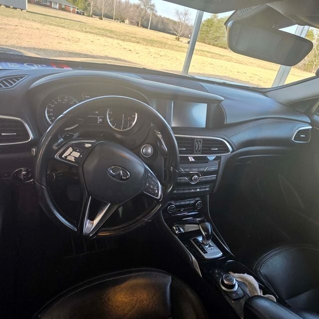 2018 INFINITI QX30 Luxury