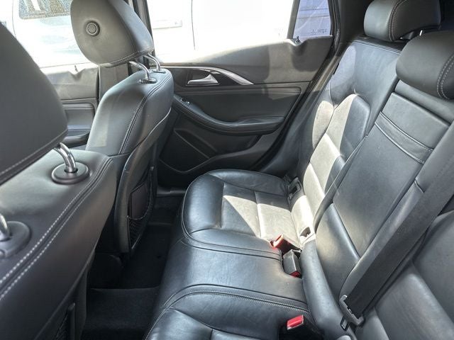 2018 INFINITI QX30 Luxury