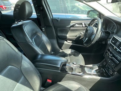 2018 INFINITI QX30 Luxury